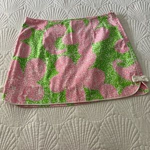 Lilly Pulitzer skirt in Excellent condition. Sz 4.  Super cute and comfortable